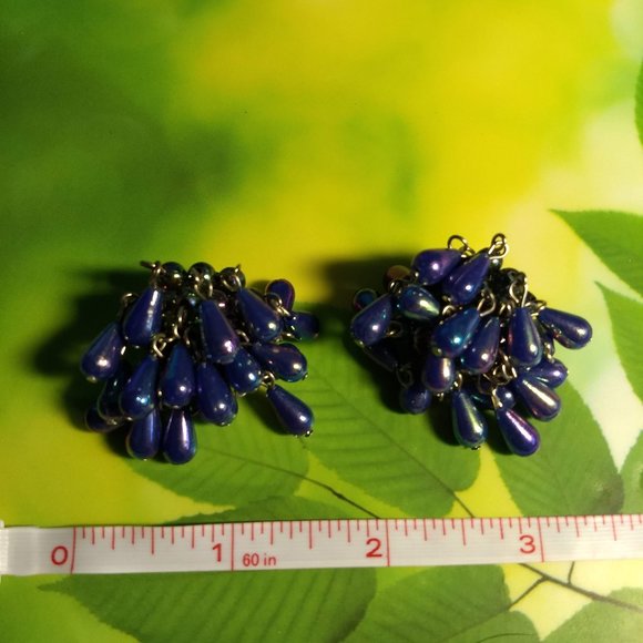 3/$25 vintage 80s iridescent purple tear drop bead cluster earrings - Picture 2 of 5